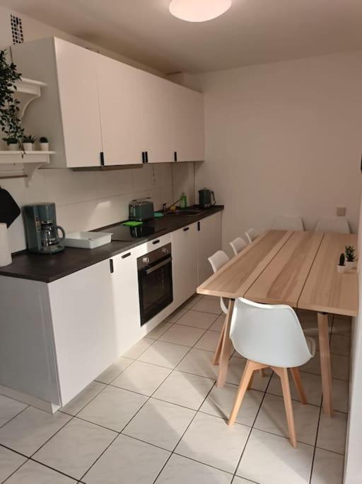 Comfortable Apartment With Balcony Bochum Bagian luar foto